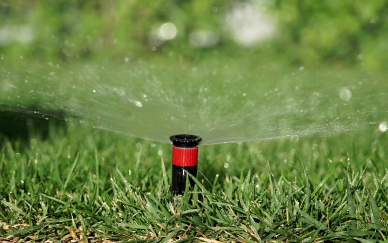 impianto irrigazione irrigatori statici prato
