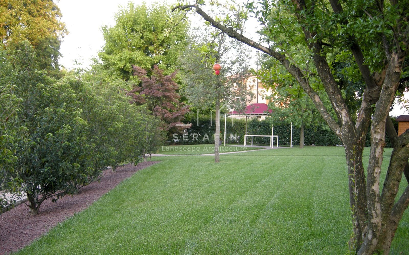 giardino privato con erbacee perenni a Treviso - 6