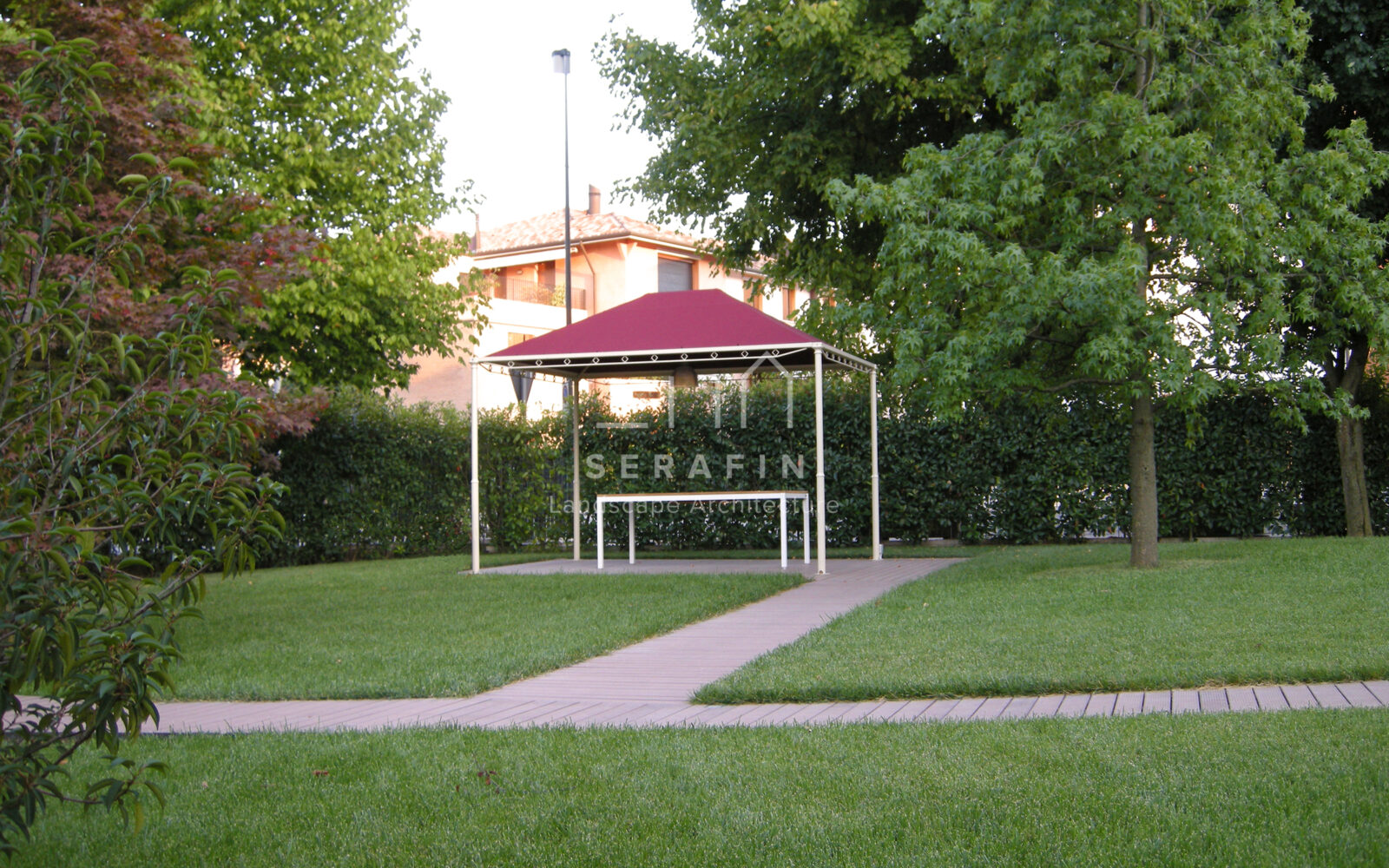 giardino privato con erbacee perenni a Treviso - 7