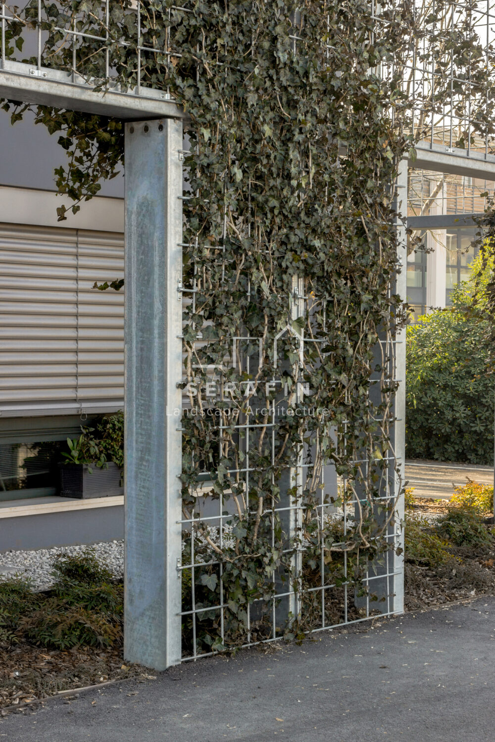 vertical corporate garden project with flower beds Cofiloc