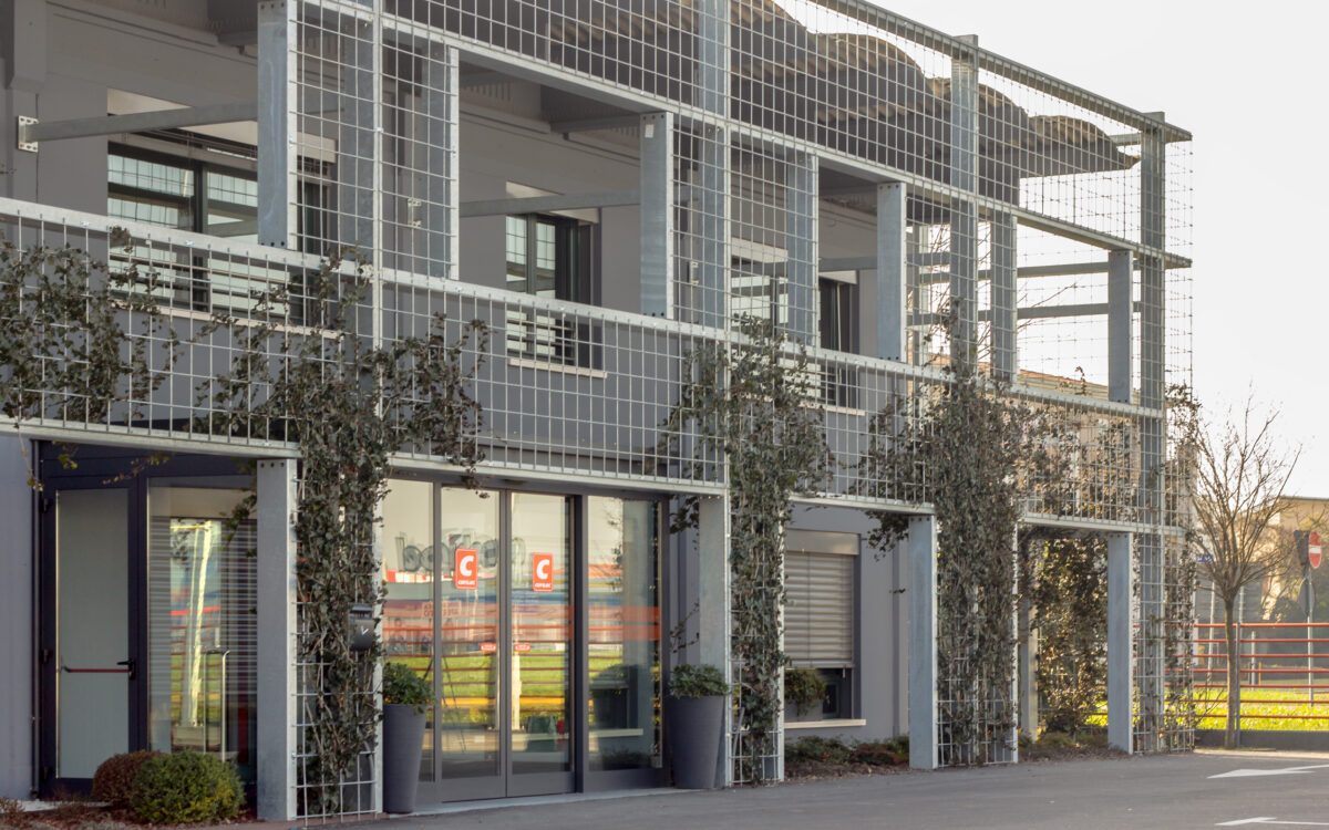 progetto giardino verticale aziendale con aiuole sede Cofiloc