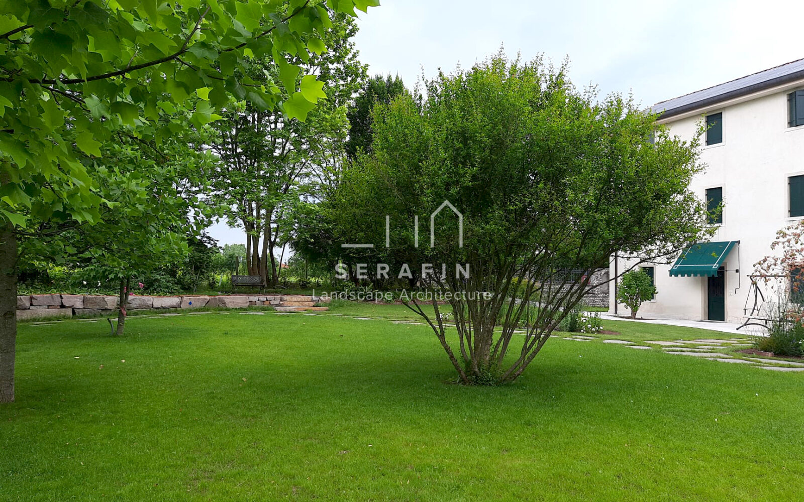 Creation of a luxury garden with swimming pool and furniture in Vittorio Veneto