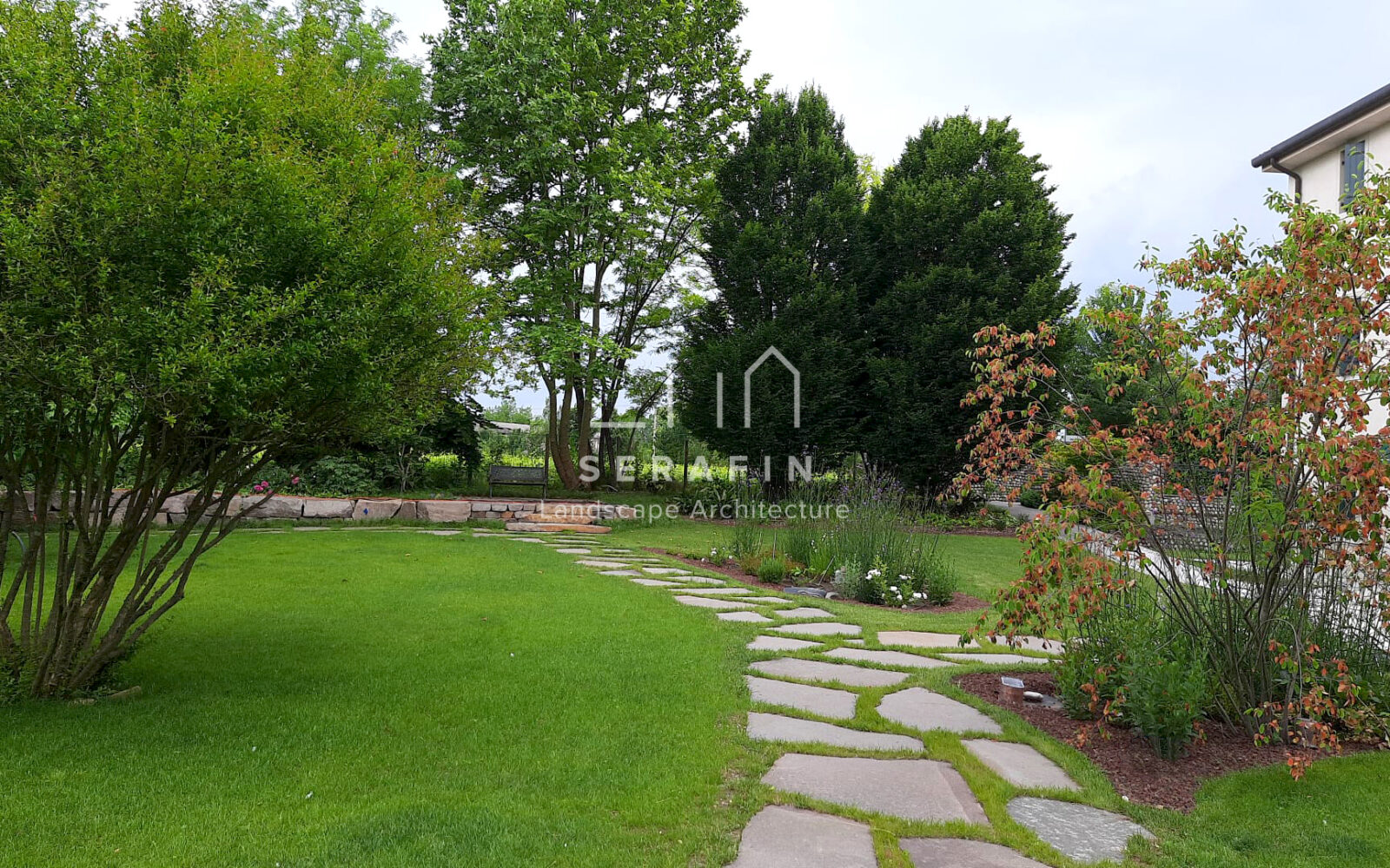 Creation of a luxury garden with swimming pool and furniture in Vittorio Veneto