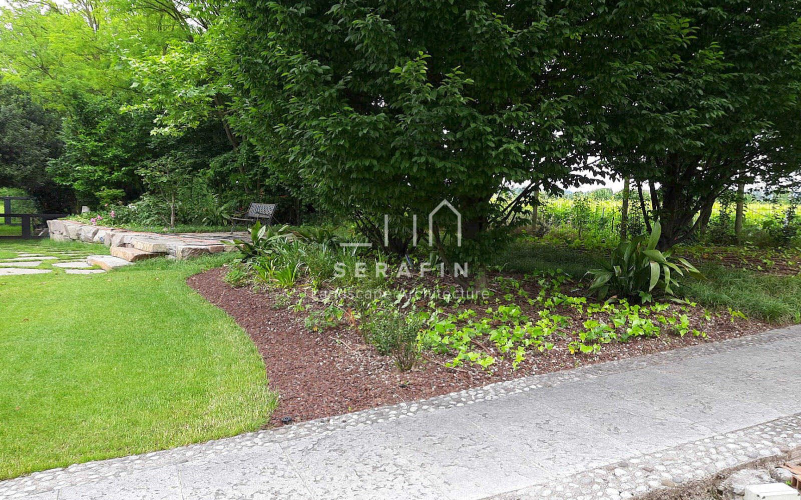 Creation of a luxury garden with swimming pool and furniture in Vittorio Veneto