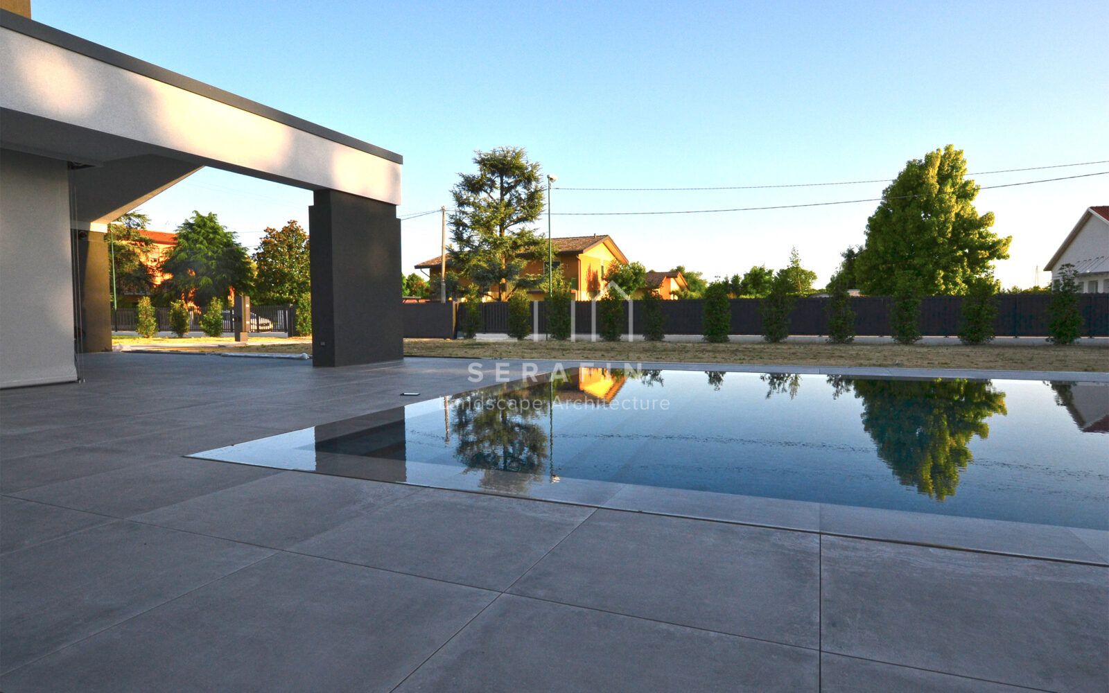 project of a modern garden with swimming pool in the metropolitan city of Venice - 16