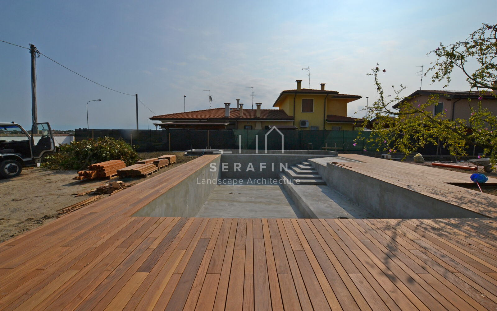 progetto di un giardino di lusso con piscina a Verona - 1